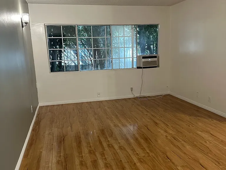 1216 N Las Palmas Ave #9 — Photo 2