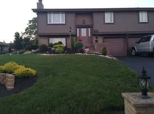 112 Macbeth Dr, Lower Burrell, PA 15068