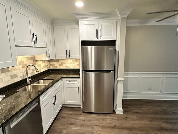 3rd image of 5118 Fairview Ave APT 405