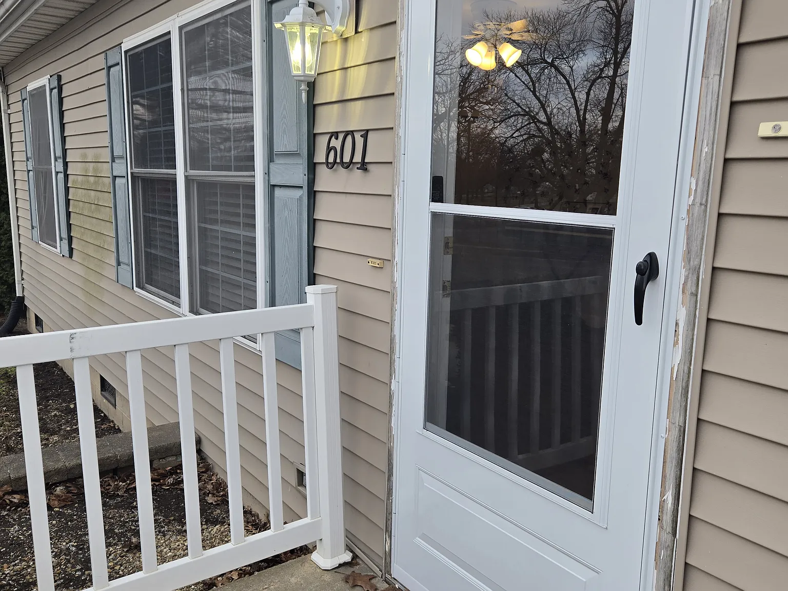 601 Fairview Ave — Photo 2