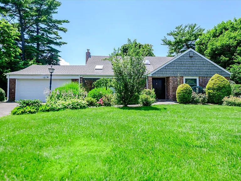 70 Longfellow Rd — Photo 1