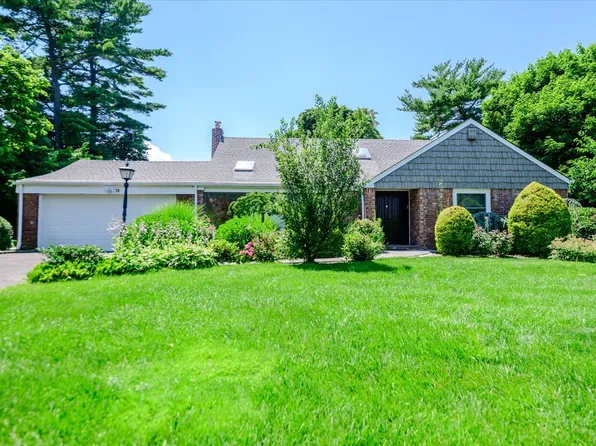 70 Longfellow Rd, Great Neck, NY 11023