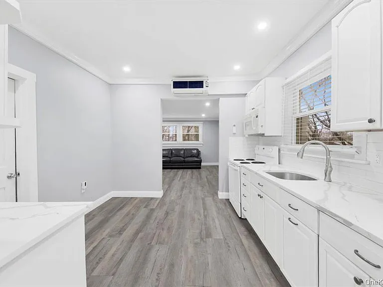 39 Helena Ave #1 — Photo 6