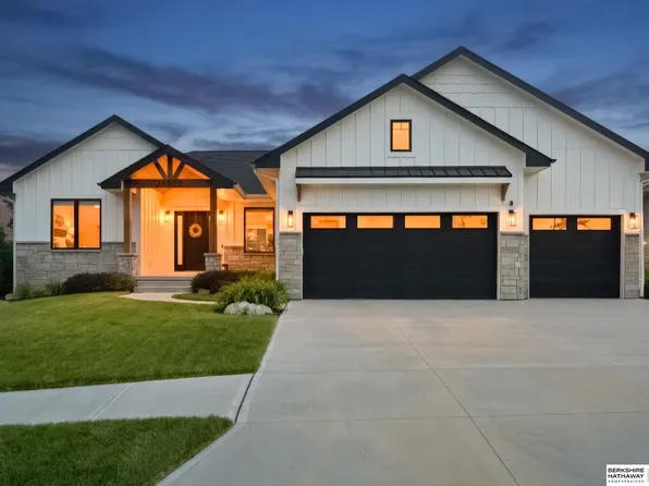 21529 B St, Elkhorn, NE 68022