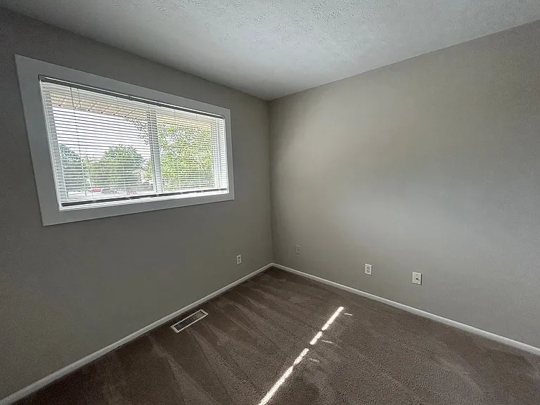 Fairview Court Apartments — Photo 69