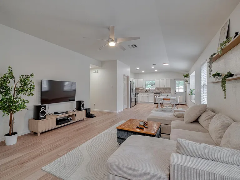 436 Grey Feather Ct — Photo 4