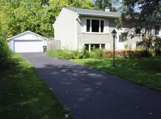 30W182 Claymore Ln, Naperville, IL 60563