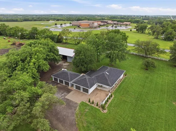 17341 158th St, Basehor, KS 66007