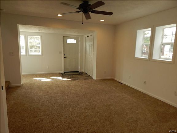 3rd image of 557 S Mechanic St