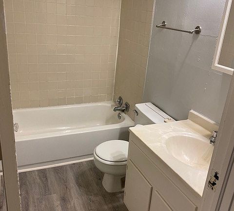 5th image of 2000 18th Ave S #A