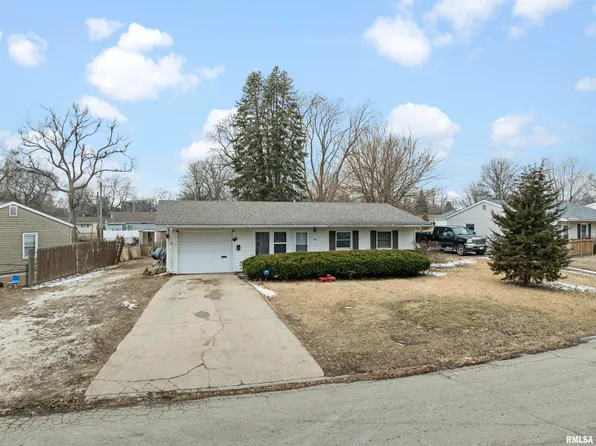 1490 Meadow Dr, Galesburg, IL 61401