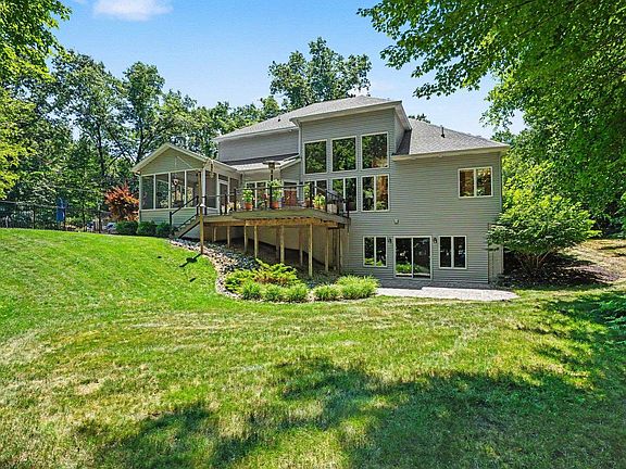 2nd image of 823 Rosewood Blvd