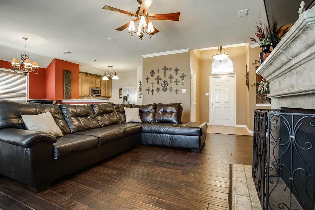3 bed, 1747 sqft, $2,195 — Photo 2
