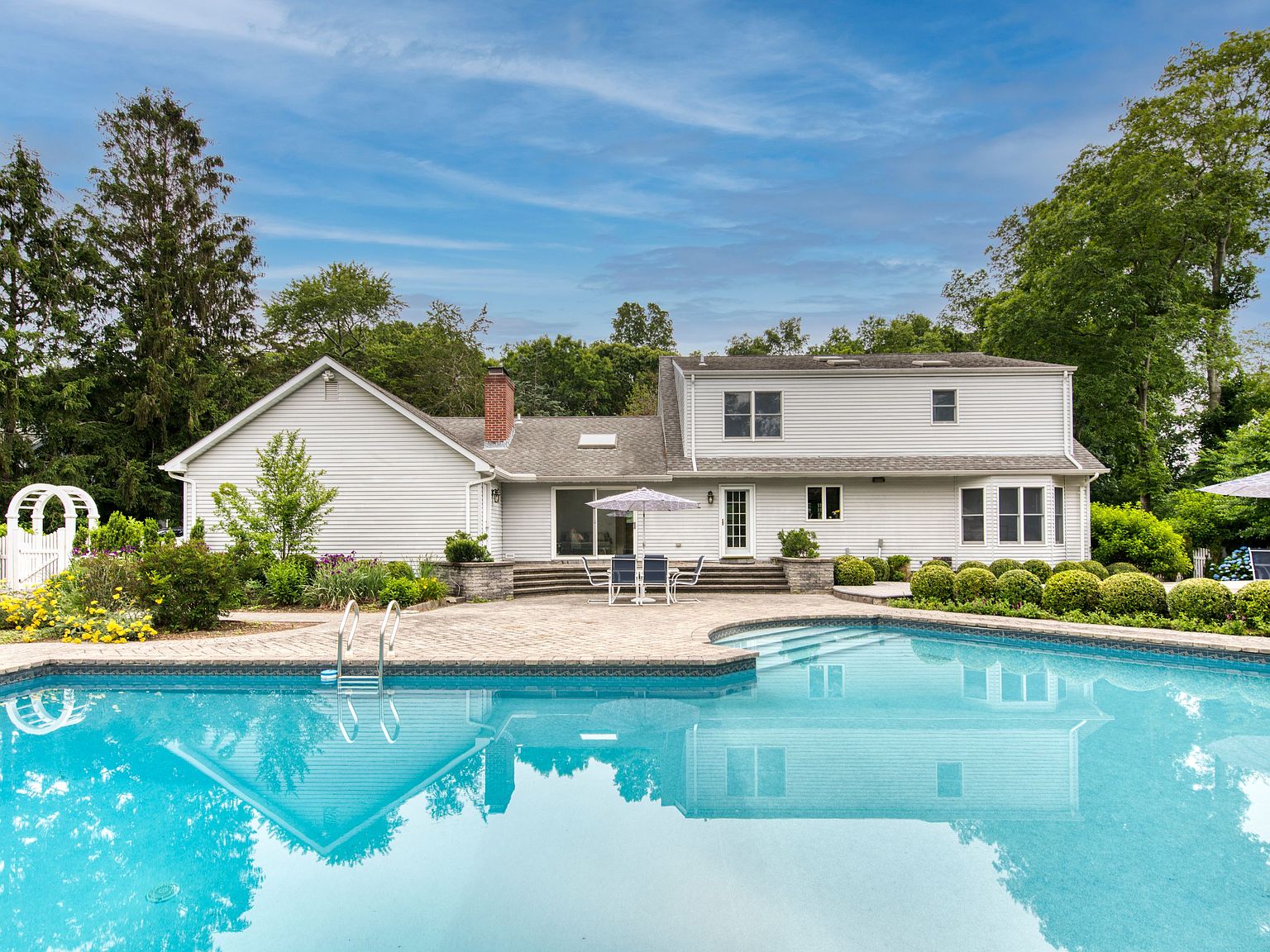 863 Union Ave, Aquebogue, NY 11931 Zillow