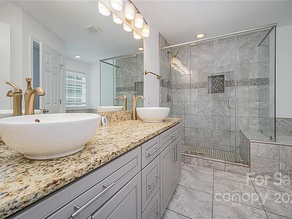 3rd image of 1719 Dunnington Ct