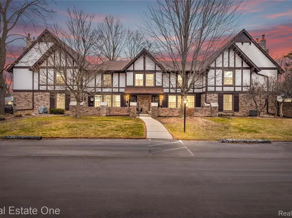 21901 Shore Pointe Ln #39, Saint Clair Shores, MI 48080