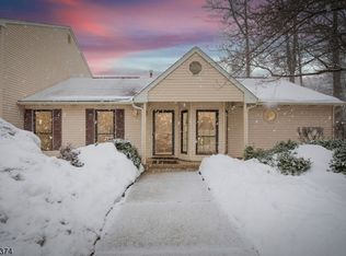 306 Timber Oaks Rd, Edison, NJ 08820