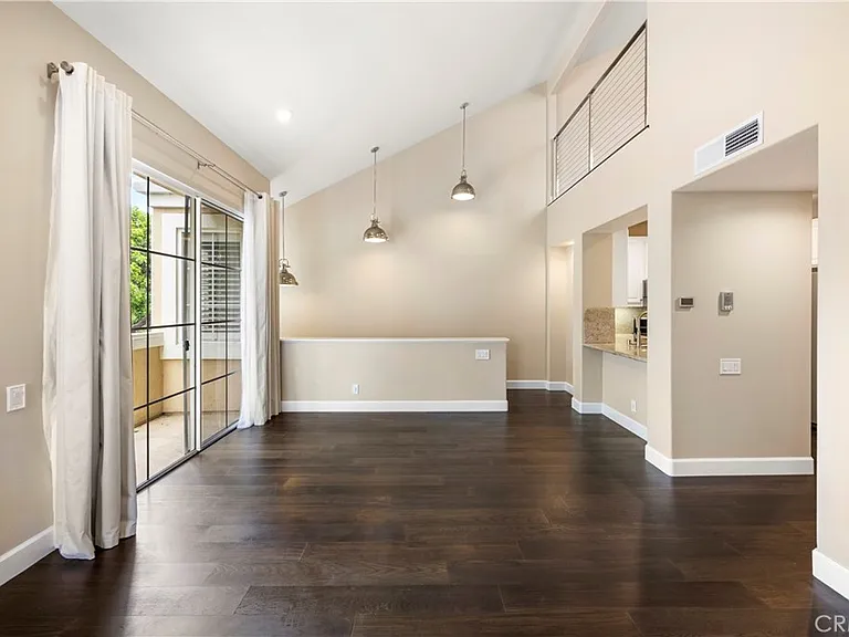 12 Opera Ln — Photo 4