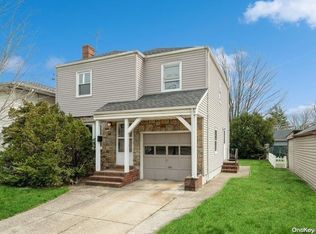 119 Rockaway Pkwy, Valley Stream, NY 11580