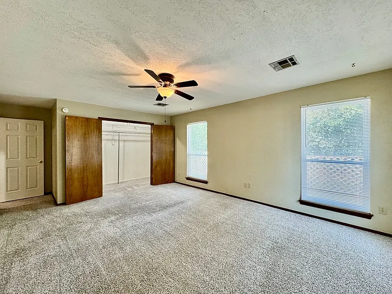 428 Sundance Ln — Photo 35