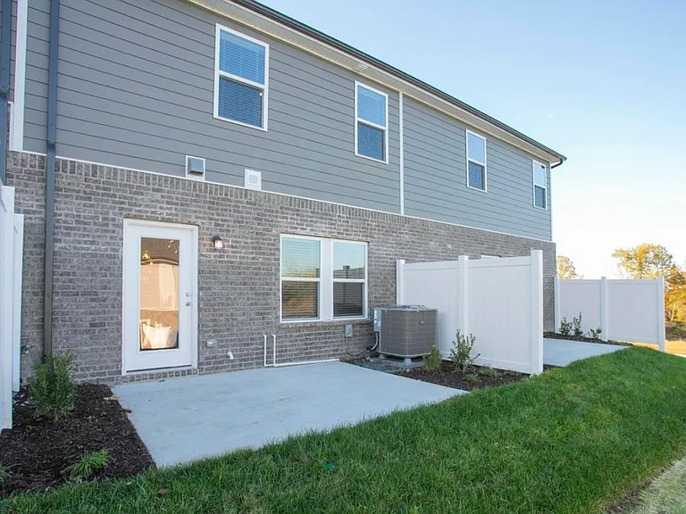 2304 Yukon Ct — Photo 25