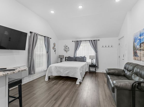 118 Ferry St APT 3