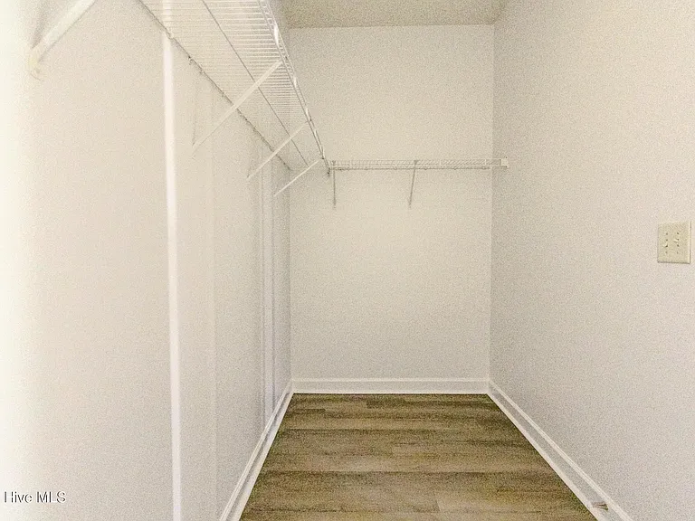1005 Meadowlands Trl NW — Photo 14