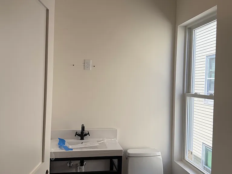 82 Marion St #10 — Photo 6