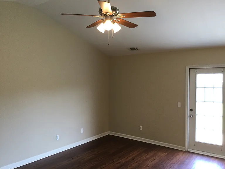 25 Twin Oaks Pl — Photo 4