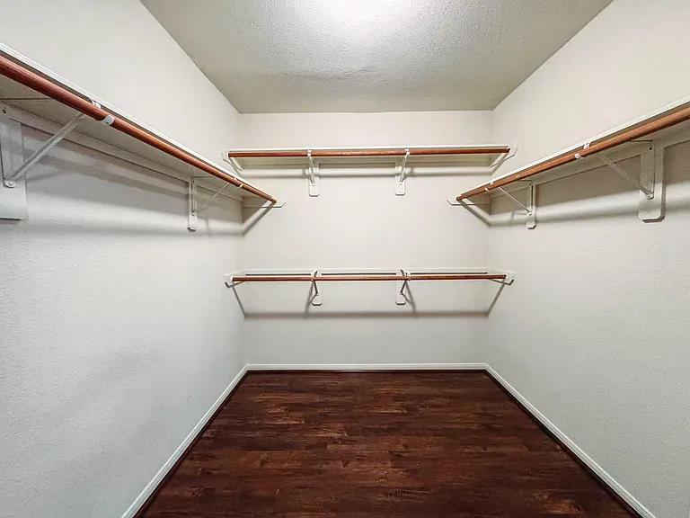 3923 Calgary Cir — Photo 17