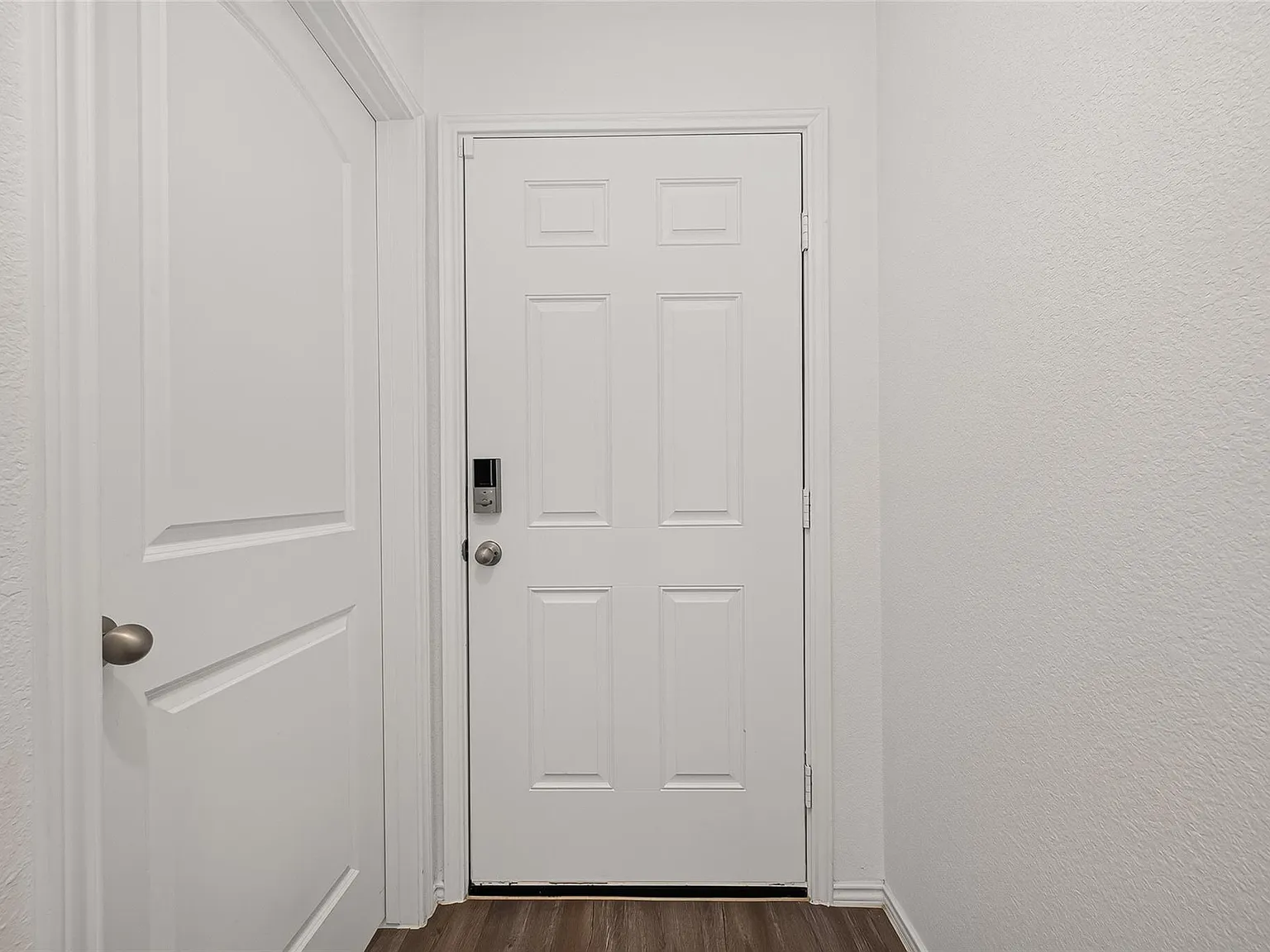 3 bed, 2.0 bath, 1386 sqft, $2,100 — Photo 4