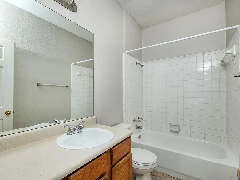 2826 Southampton Way #B — Photo 8