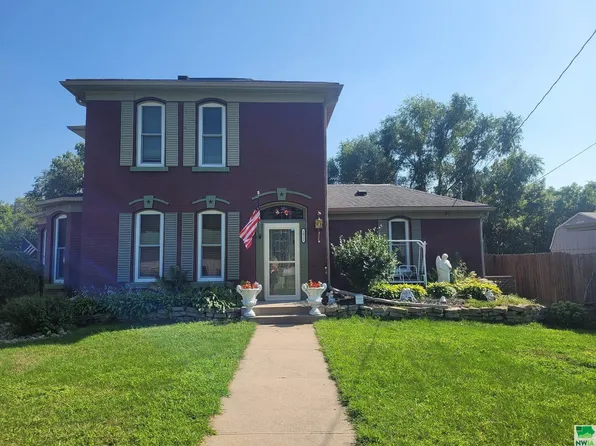 2922 Correctionville Rd, Sioux City, IA 51105