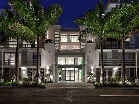 3rd image of 111 SE 1st Avenue #420