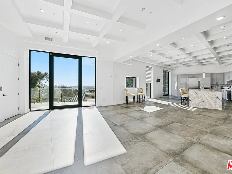6181 Temple Hill Dr — Photo 6