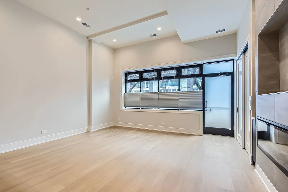 Building Photo - 830 N California Ave #3