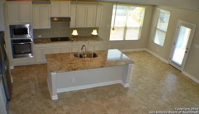 4 bed, 3.5 bath, 2679 sqft, $2,100 — Photo 4