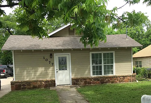 1077 W Green St Photo 1