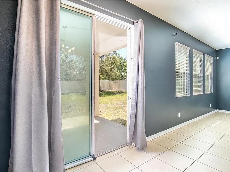 2572 Limerick Cir — Photo 17