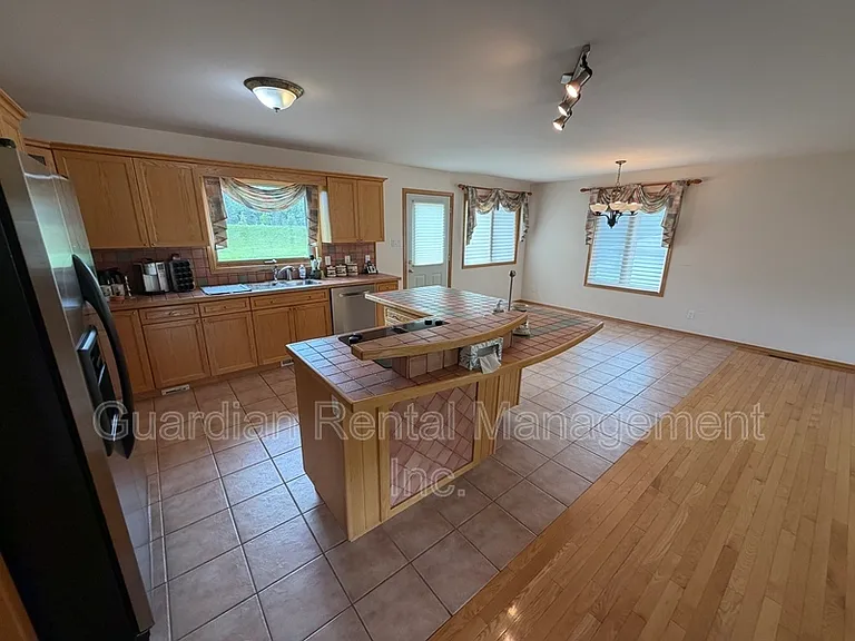 2196 Falconcrest Dr — Photo 7