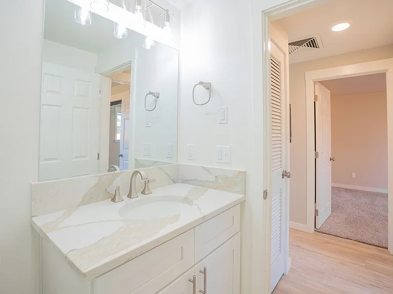 2840 Railroad St SE — Photo 8