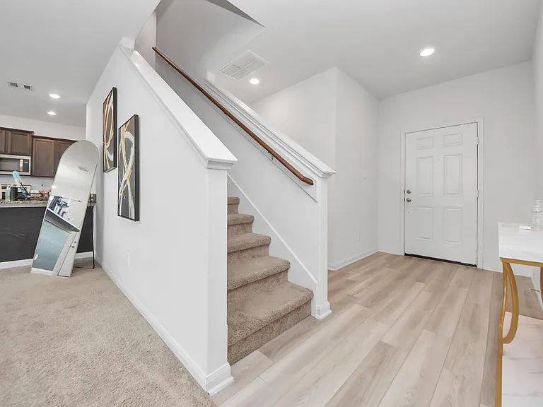 7943 Vacek Meadows Loop — Photo 8