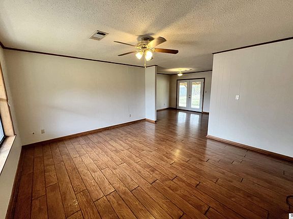 2nd image of 704 Oak St