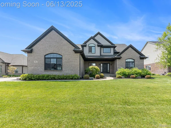 881 W Bay Shore Dr, Oxford, MI 48371