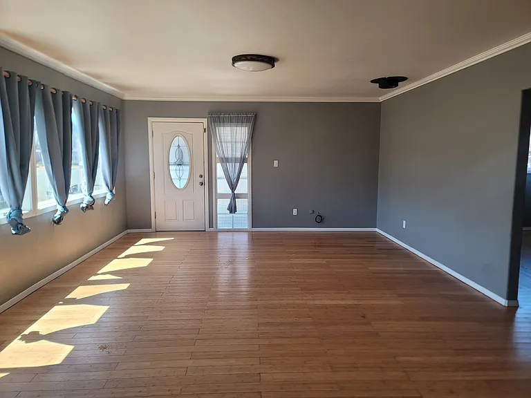 1010 N Lake Rd — Photo 3