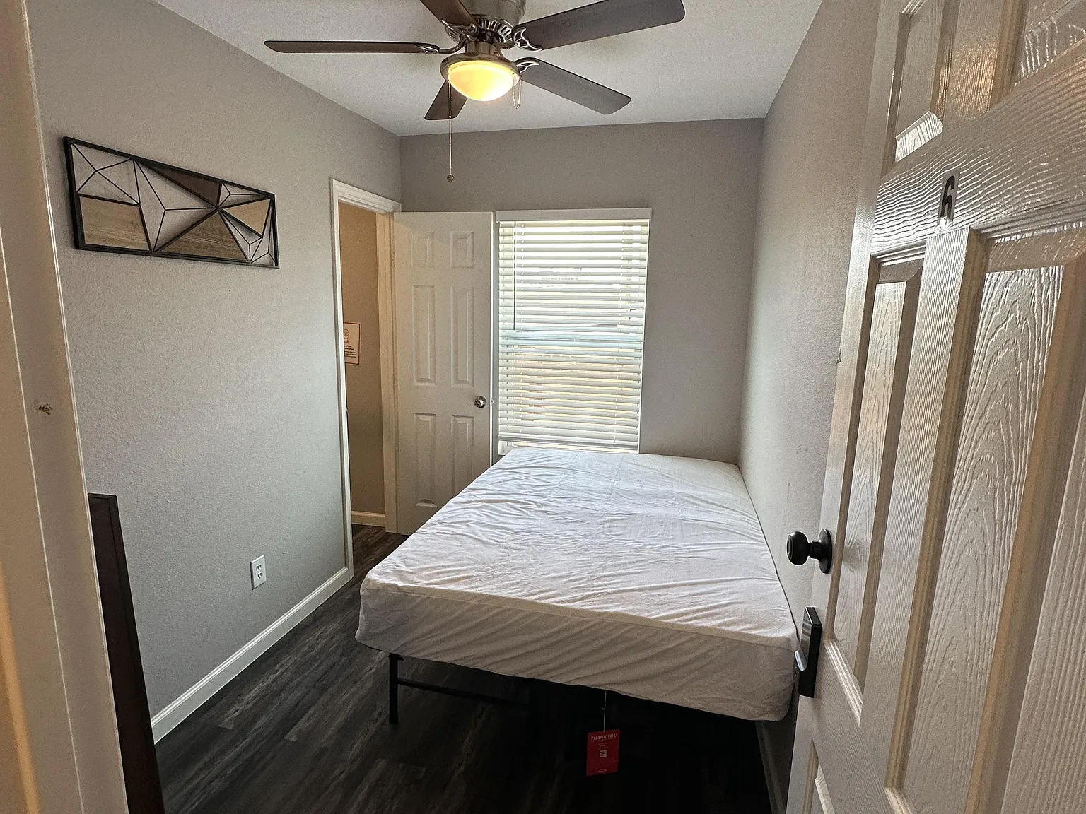 4 bed, 6.0 bath, 2496 sqft, $905 — Photo 2