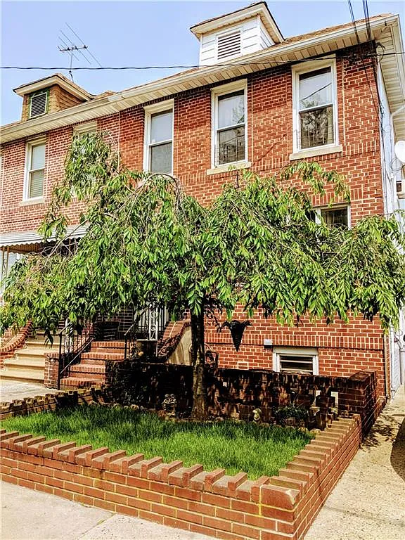 2529 E 24th St photo 1