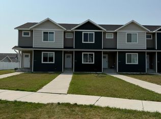 883 Thames Ct, Grand Forks, ND 58203