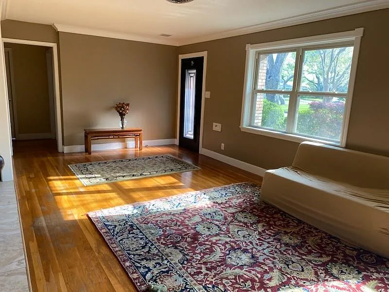 3 bed, 2.0 bath, 1986 sqft, $2,900 — Photo 2