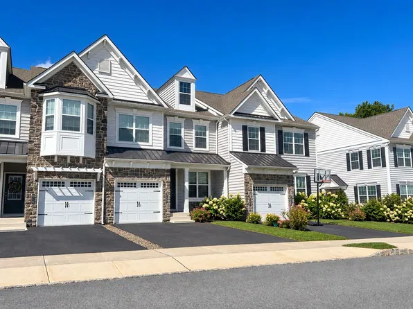 320 Flintrock Ct, Collegeville, PA 19426